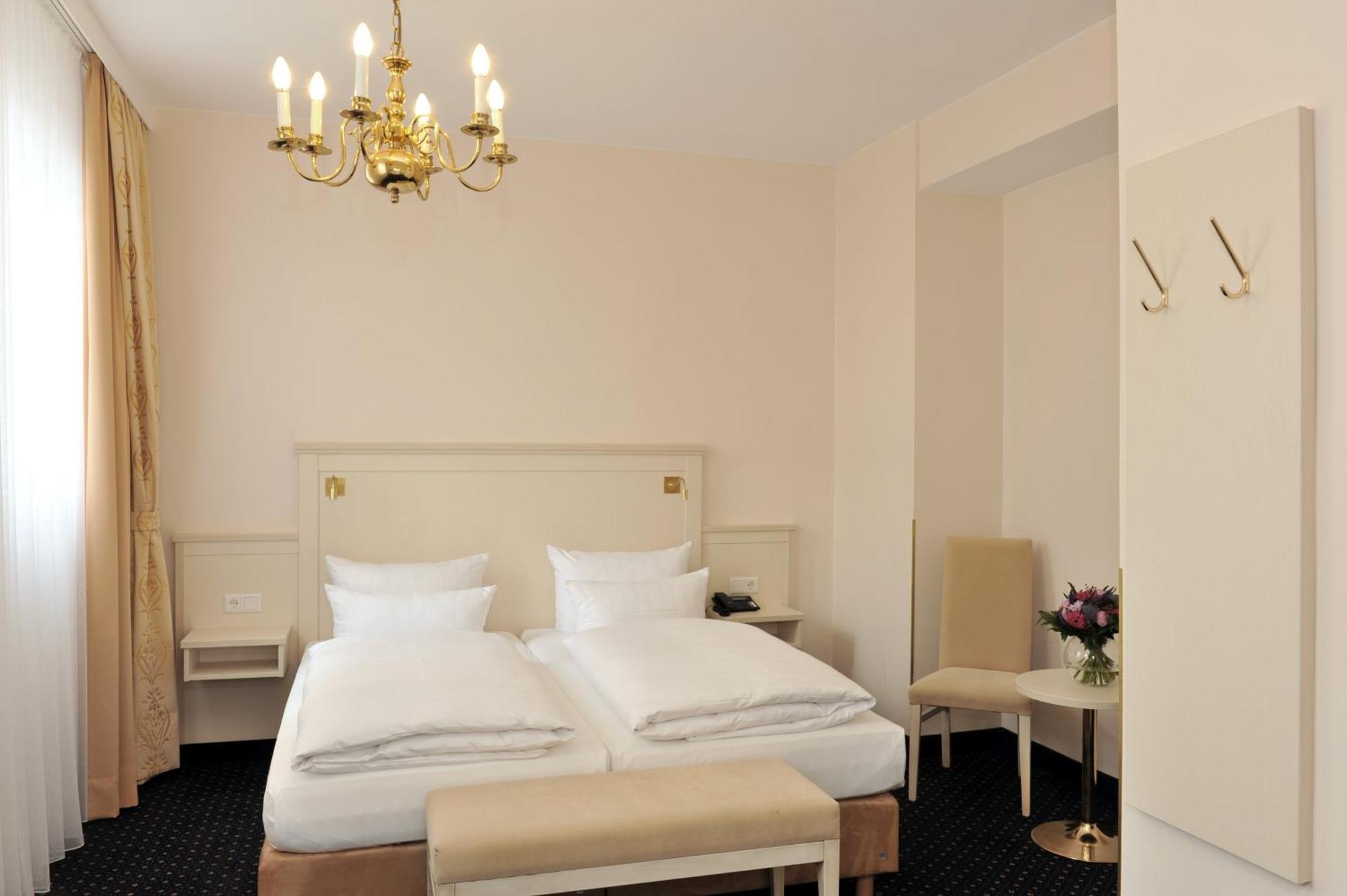 Hotel Fuerst Bismarck Hamburgo Quarto foto