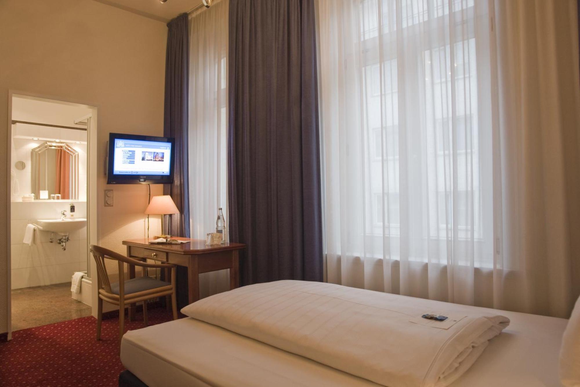 Hotel Fuerst Bismarck Hamburgo Quarto foto