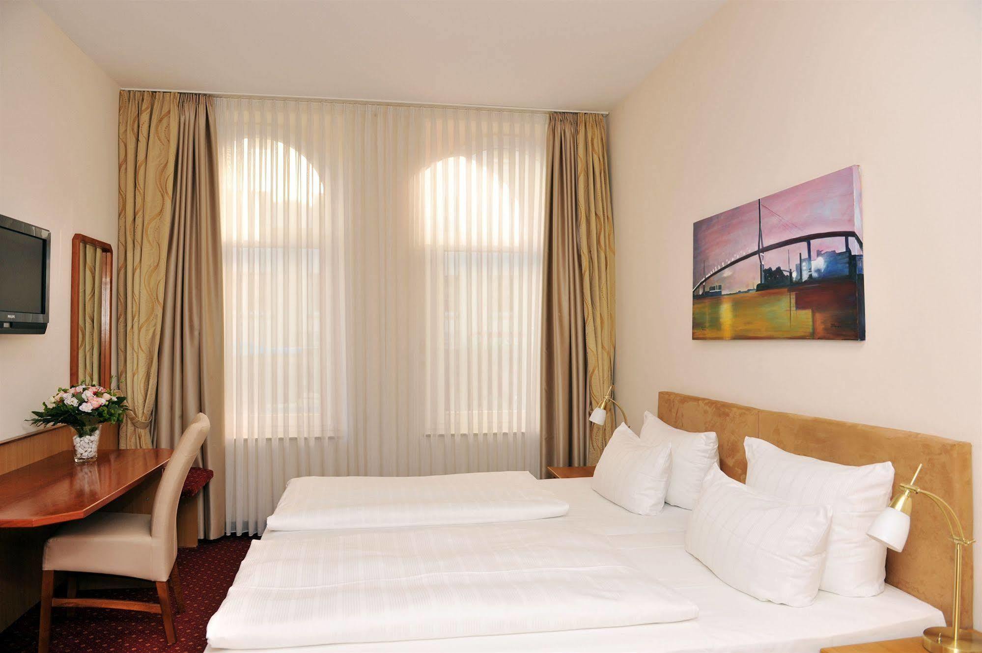 Hotel Fuerst Bismarck Hamburgo Quarto foto